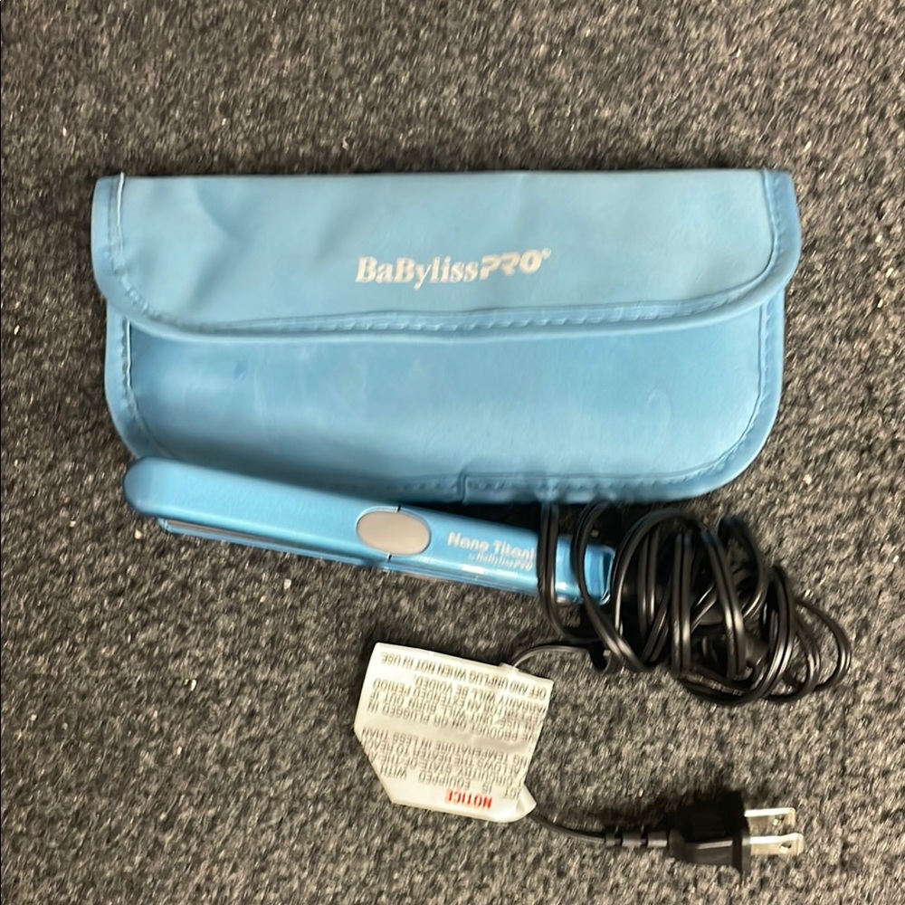 BaByliss Pro Nano Titanium mini Flat Iron blue with case 1"